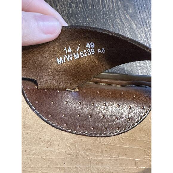 Born Men’s Been Leather Upper Tan Footbed Thongs SZ 14 Sandals - Picture 5 of 8